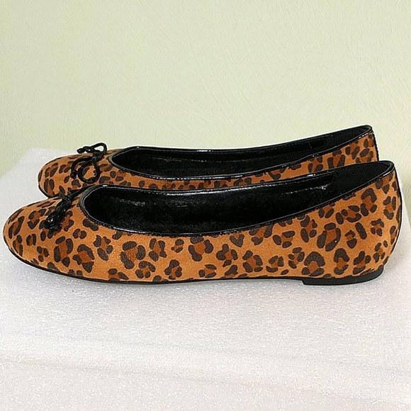 NWT Chico's, Cheetah print faux fur lined slip on Ballet flats. 7.5 - Picture 9 of 11